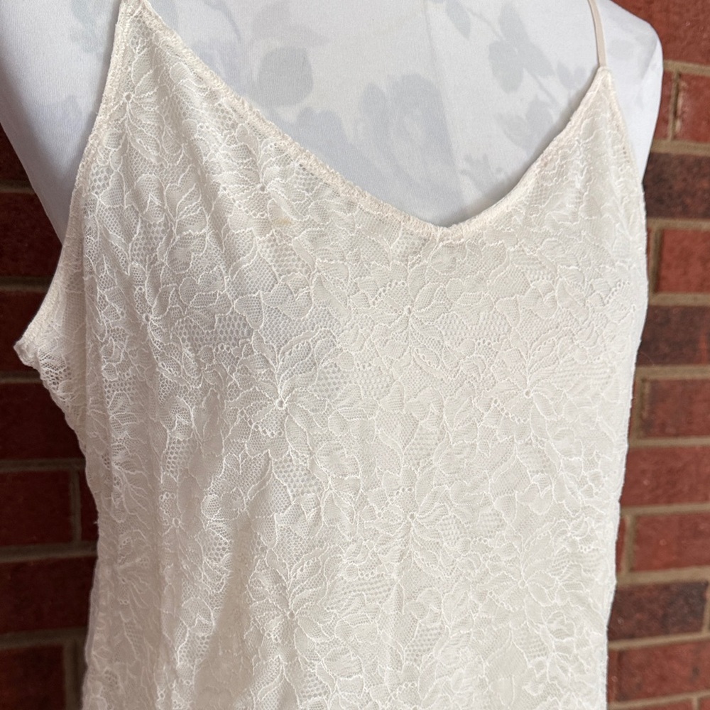 Banana Republic V Neck Adjustable Strap Cream Lace Camisole - Picture 2 of 8